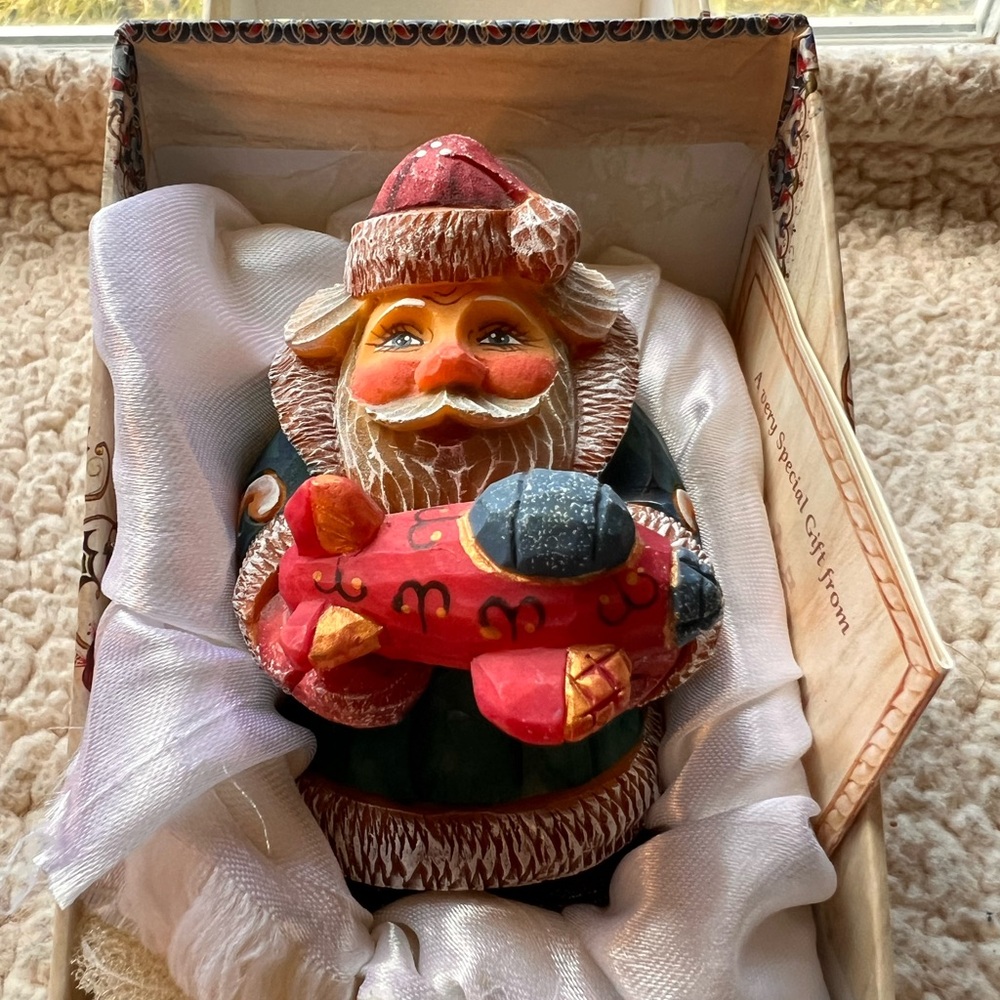 G. DeBrekht  Santa Figurine “Reach the Stars” Authentic